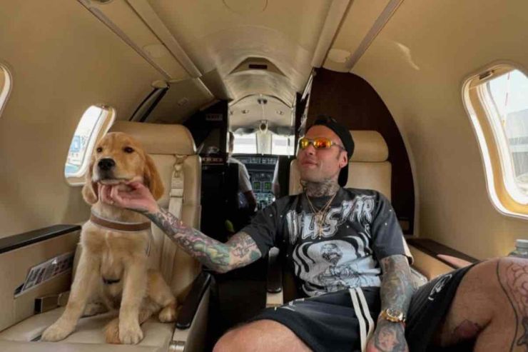 Fedez grave imprevisto prima del viaggio in aereo